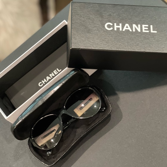 Accessories - CHANEL Sunglasses
